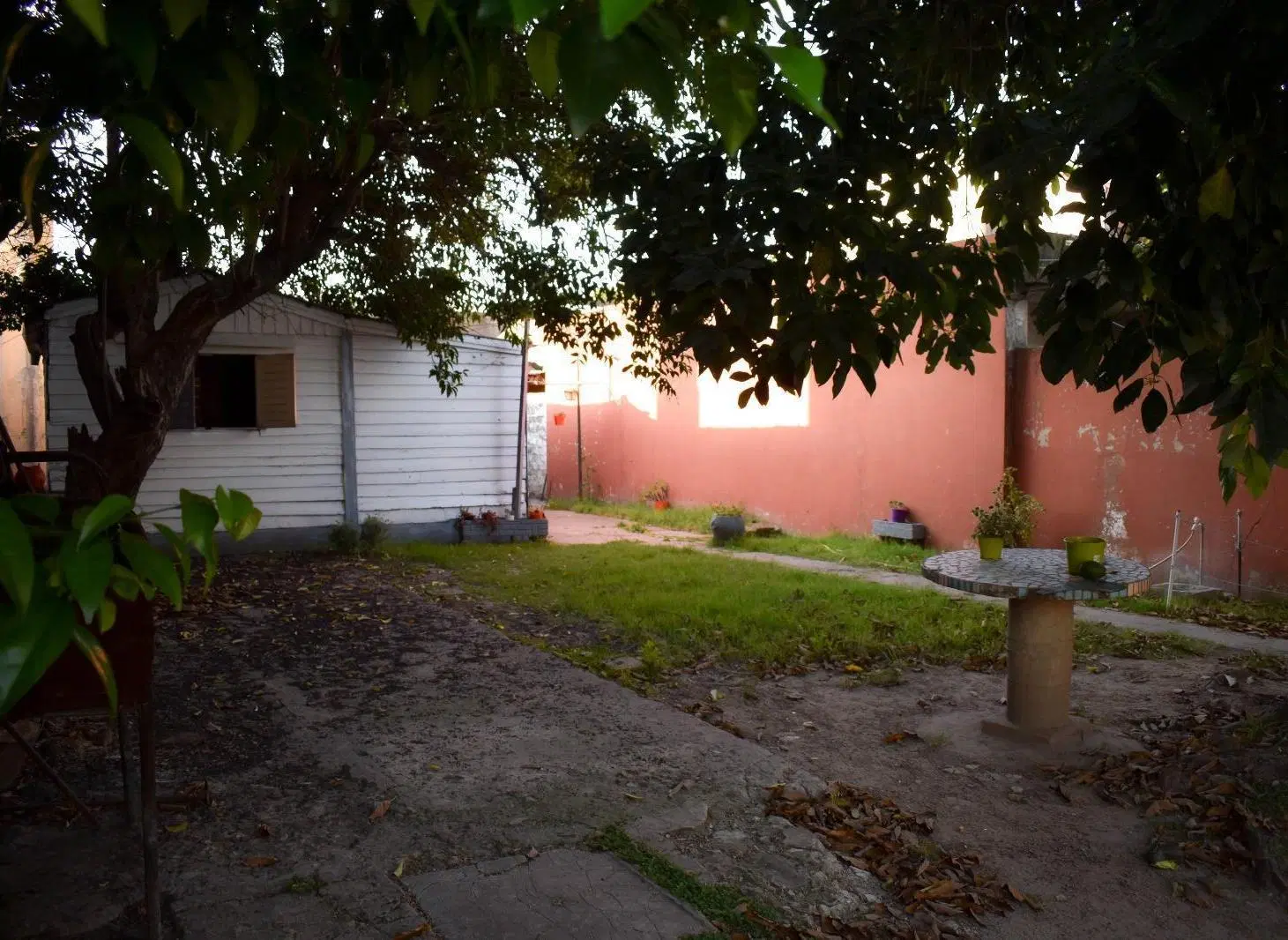 Terreno sobre Avenida con casa a demoler 5