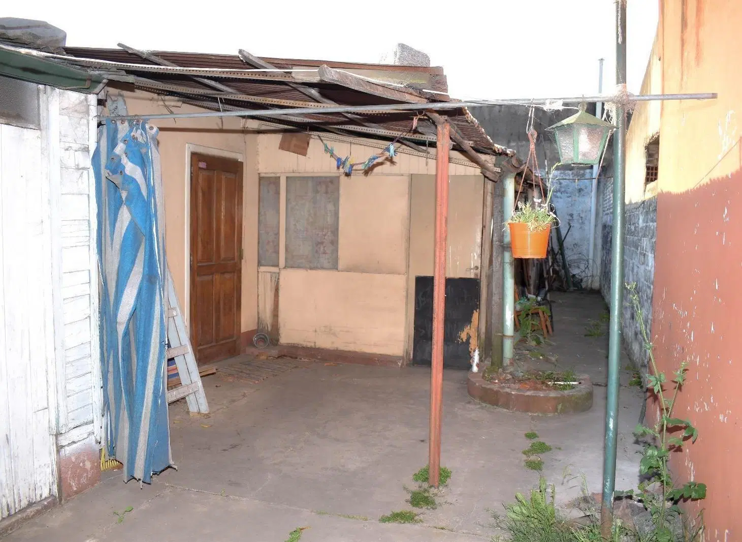 Terreno sobre Avenida con casa a demoler 2