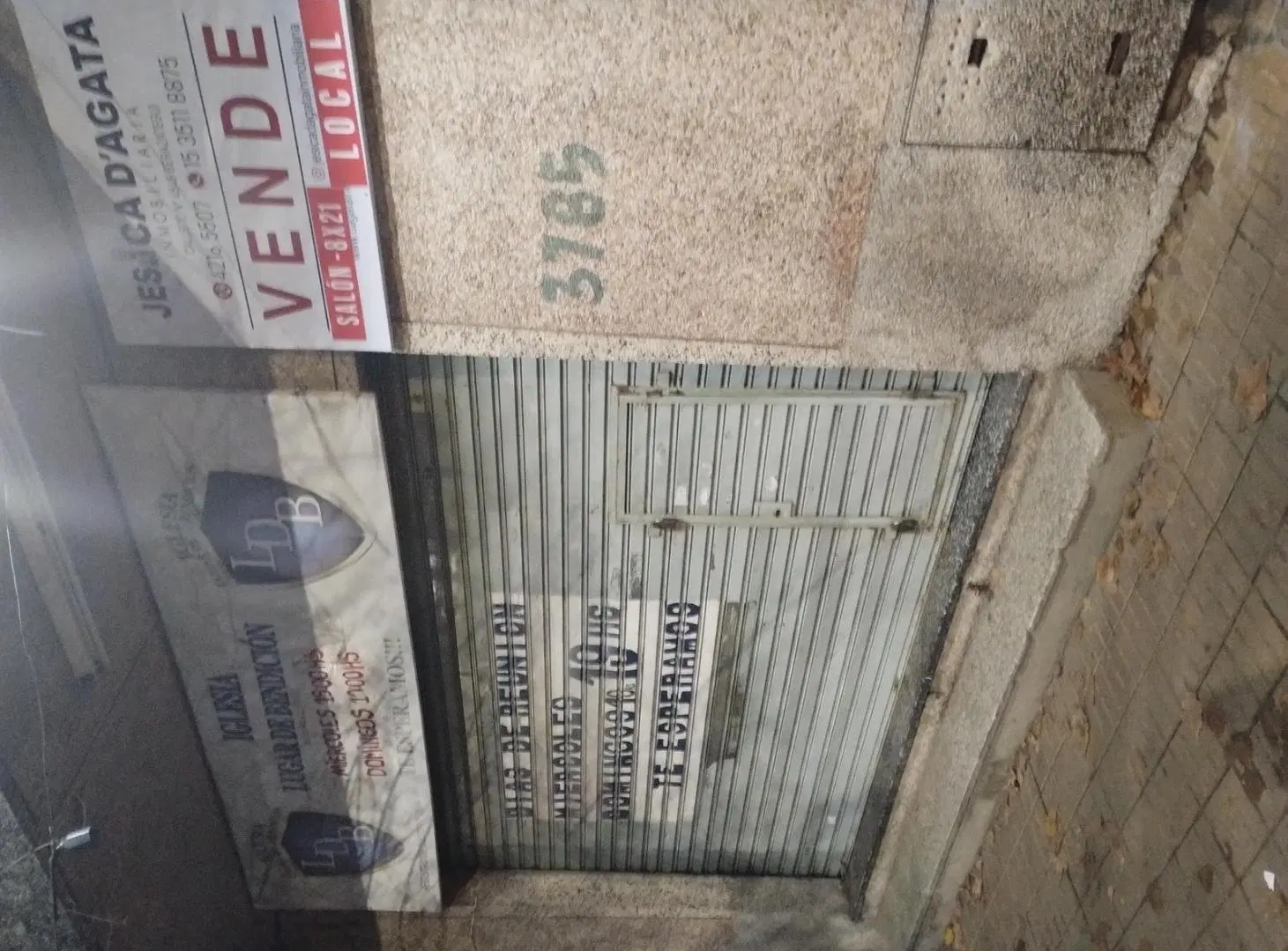Local sobre Avenida Berazategui Oeste 5