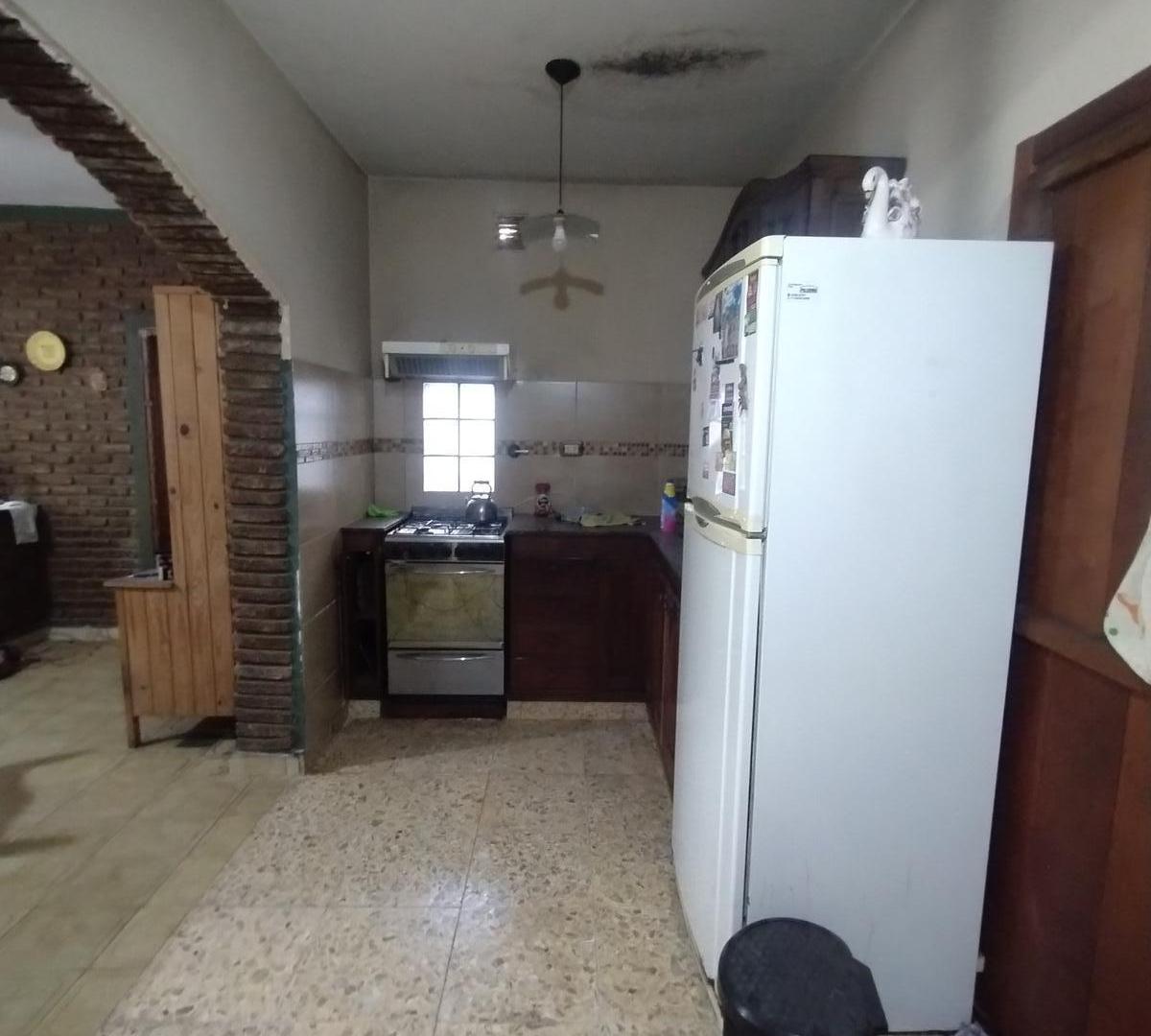 Foto de Casa tres ambientes con cochera parque piscina Ezpeleta Oeste, imagen 4