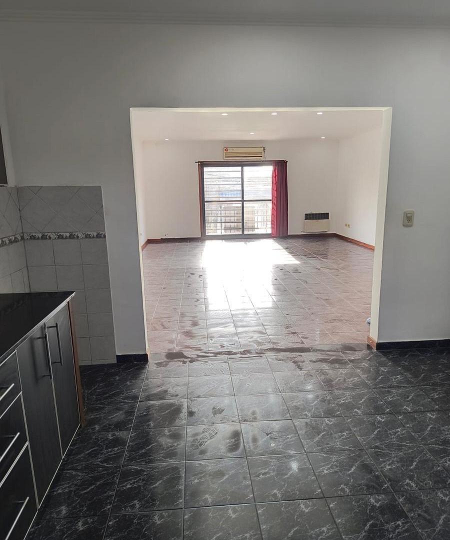 Foto de Departamento Planta Alta 4 ambientes con cochera y terraza, imagen 4