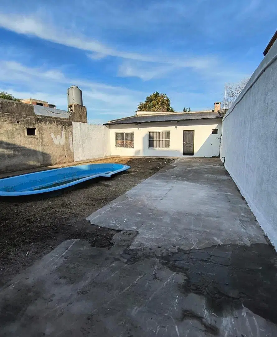 Departamento al fondo 2 ambientes con piscina Berazategui Oeste 5