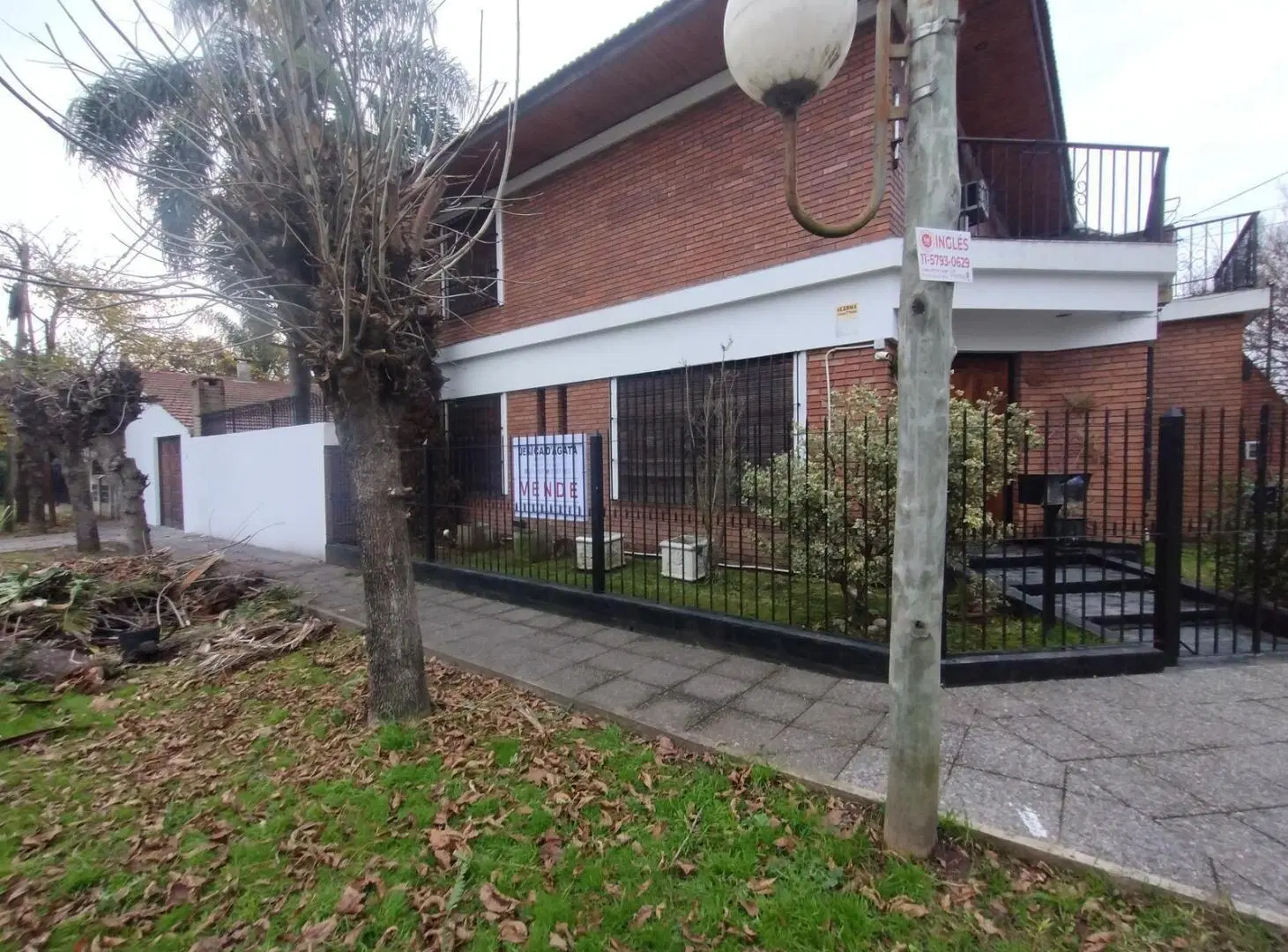 Casa 4 ambientes Quilmes Oeste con quincho y cocheras 3