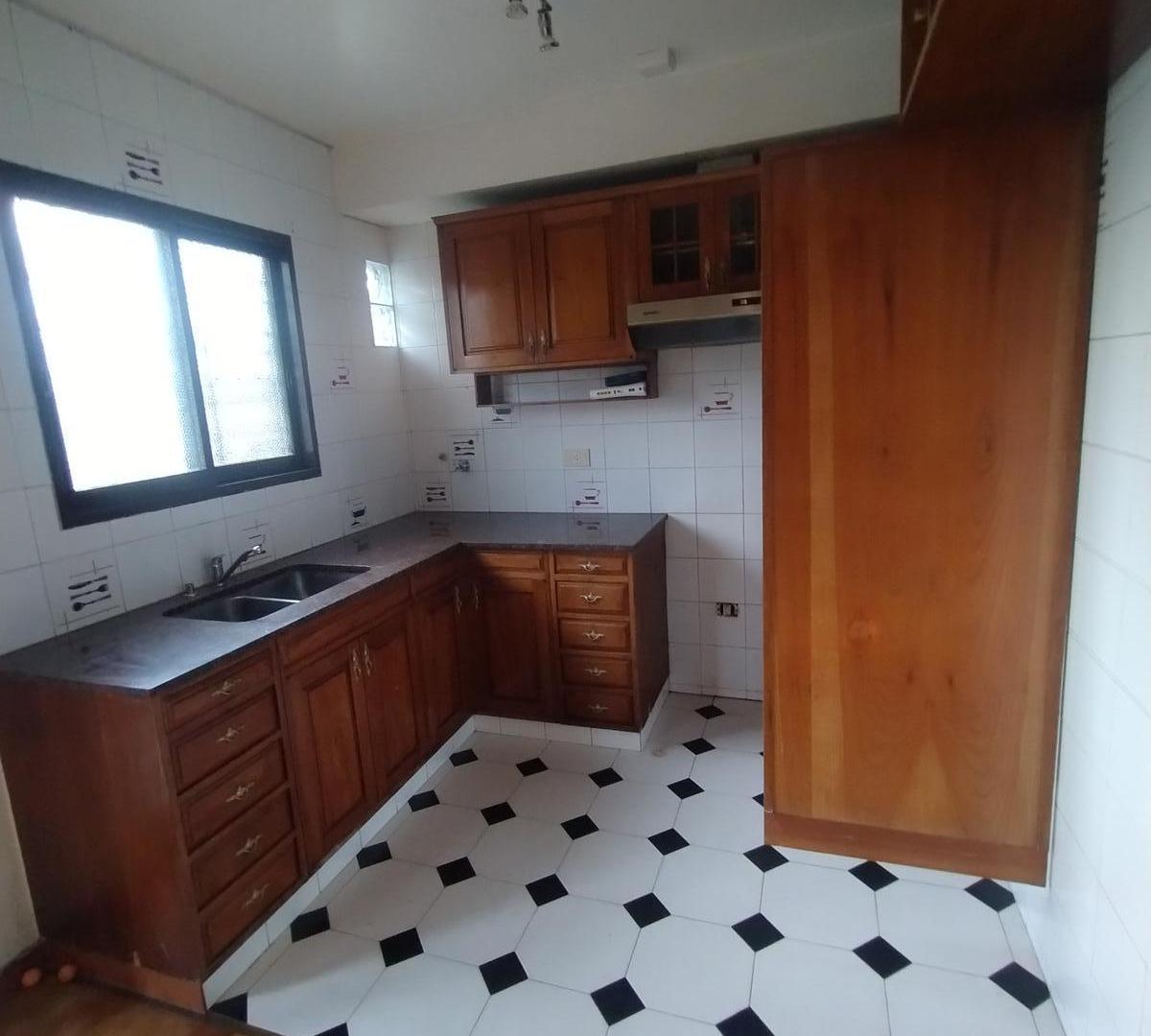 Foto de Casa 4 ambientes Quilmes Oeste con quincho y cocheras, imagen 4