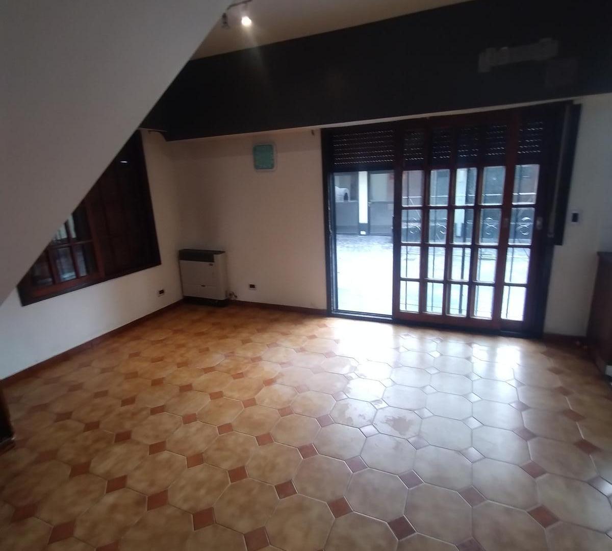 Foto de Casa 4 ambientes Quilmes Oeste con quincho y cocheras, imagen 3
