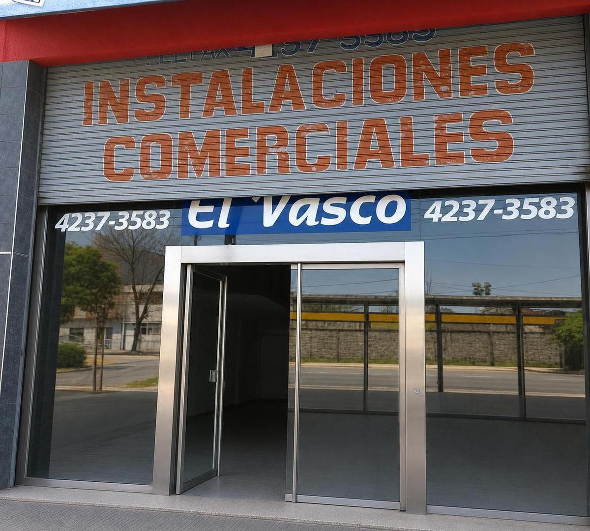 Foto de Amplio Local con entrepiso Forencio Varela, imagen 3