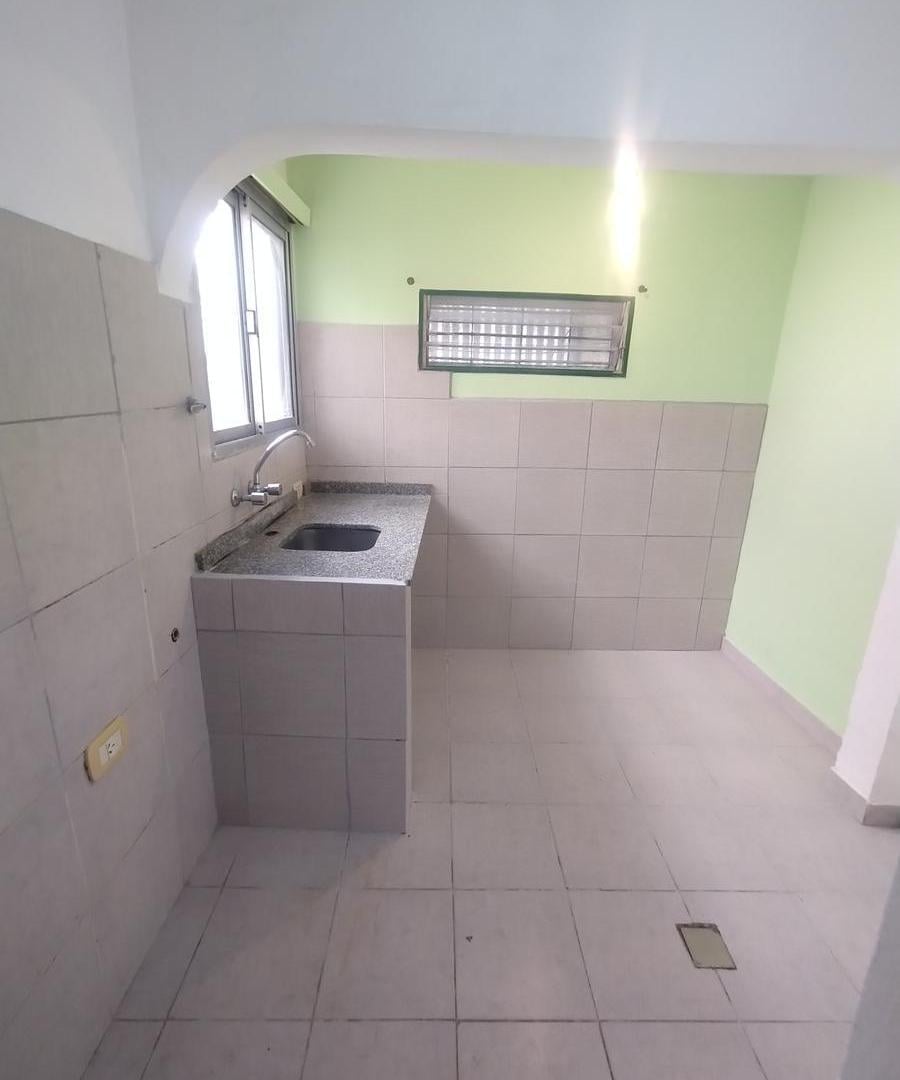 Foto de Casa tres ambientes con patio Berazategui Oeste, imagen 3