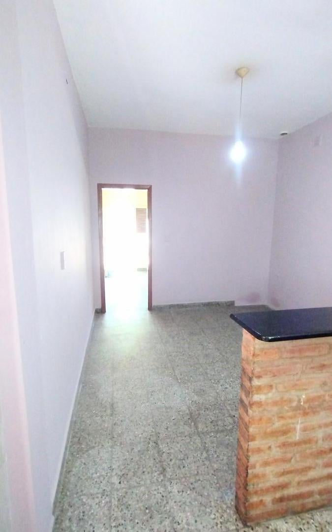 Foto de Casa 3 ambientes con amplio parque entrada de auto Berazategui Oeste, imagen 3