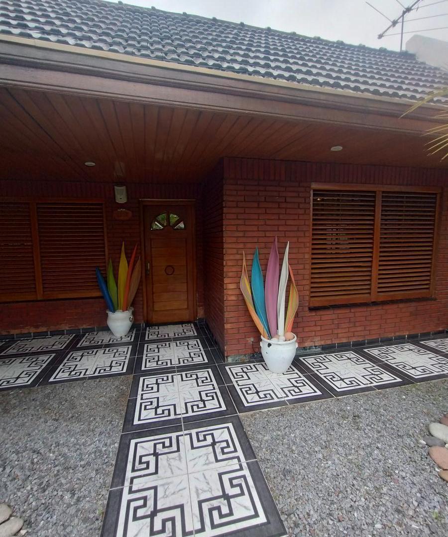 Foto de Casa tres ambientes con cochera Berazategui Oeste, imagen 1