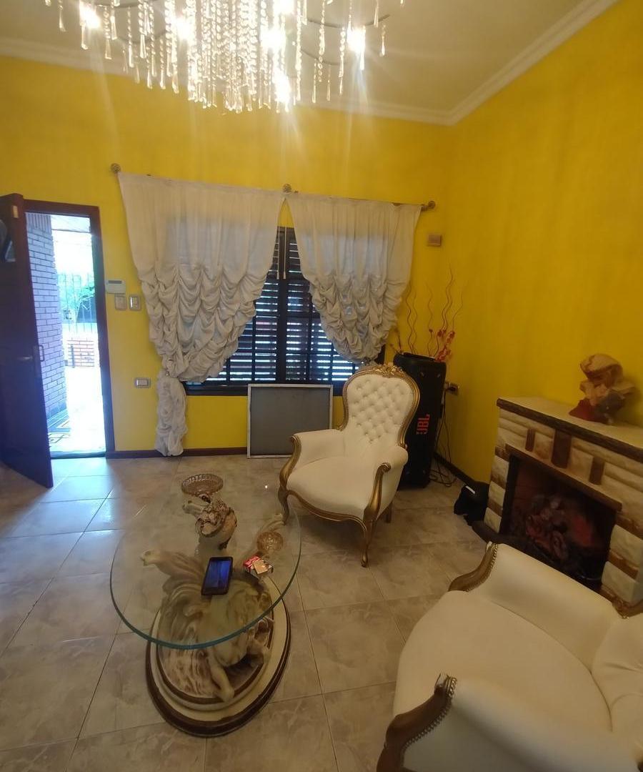 Foto de Casa tres ambientes con cochera Berazategui Oeste, imagen 3