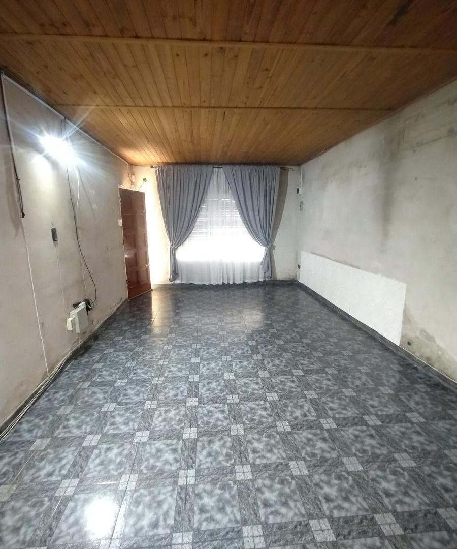Foto de Casa 4 ambientes con patio y entrada para vehículos Berazategui Oeste, imagen 1