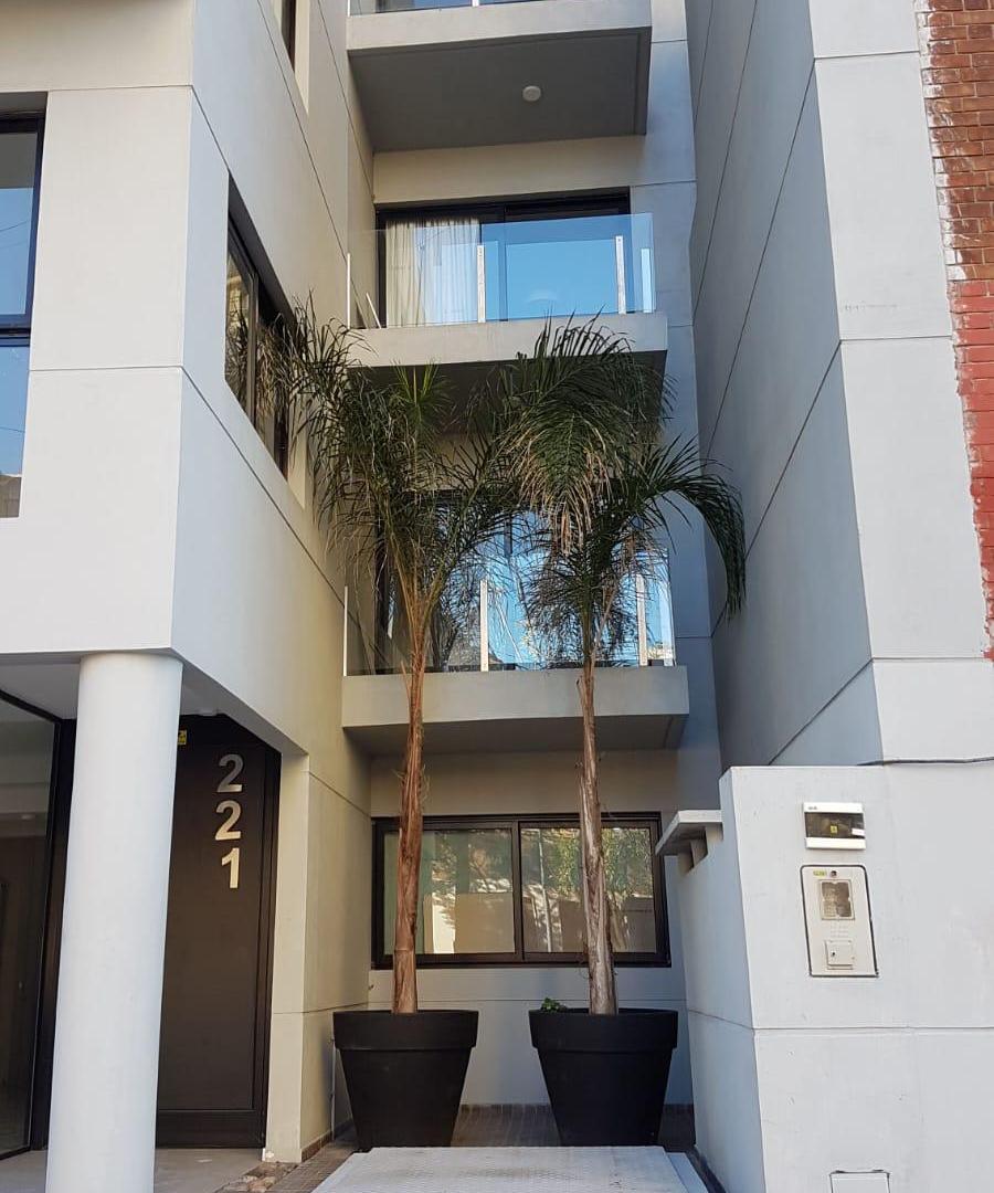 MONOAMBIENTE AMPLIO, divisible, muy luminoso con balcon grande