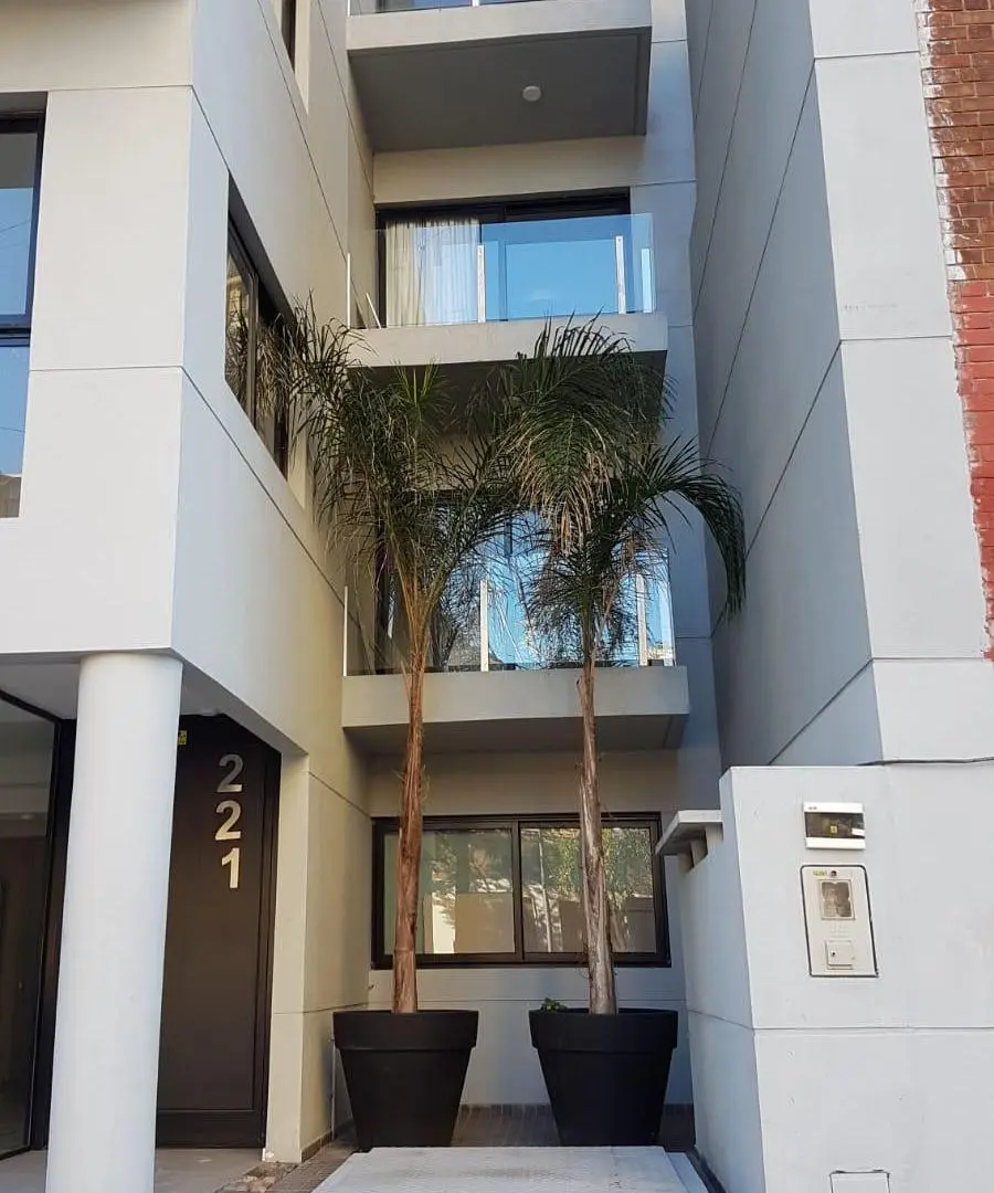 MONOAMBIENTE AMPLIO, divisible, muy luminoso con balcon grande 2