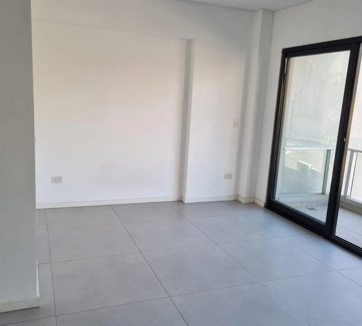 MONOAMBIENTE AMPLIO, divisible, muy luminoso con balcon grande 3
