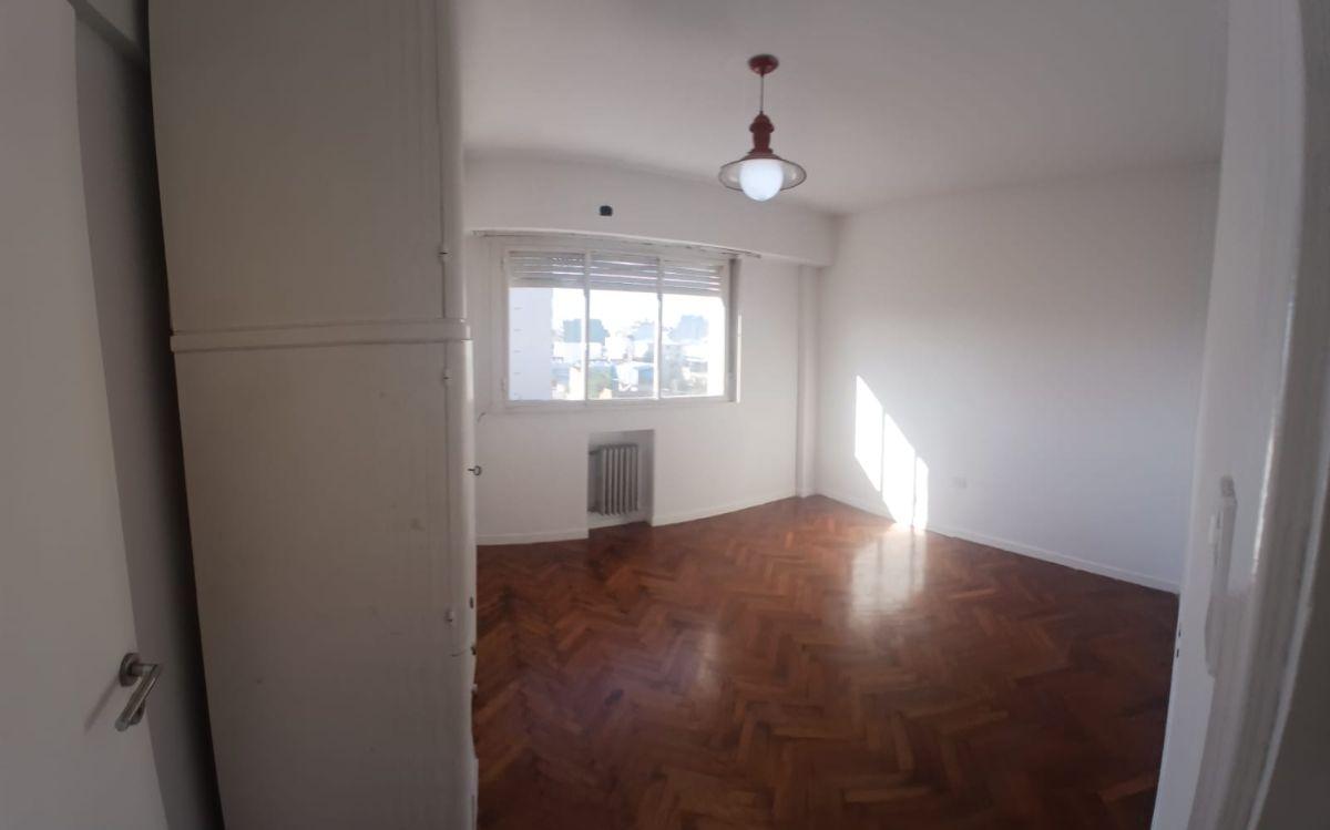 Foto de Departamento en venta sobre Av Rivadavia a 1 cuadra de subte "A", imagen 2
