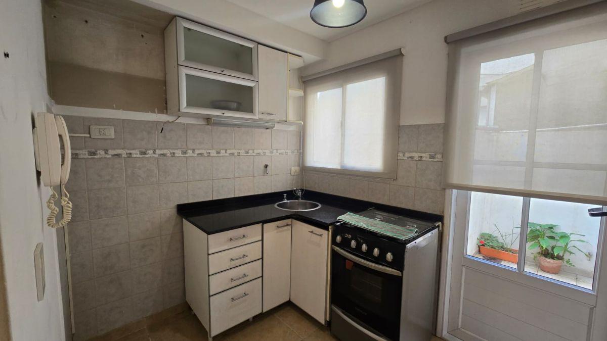 Foto de TRIPLEX EN VENTA SIN EXPENSAS EN LINIERS, imagen 4