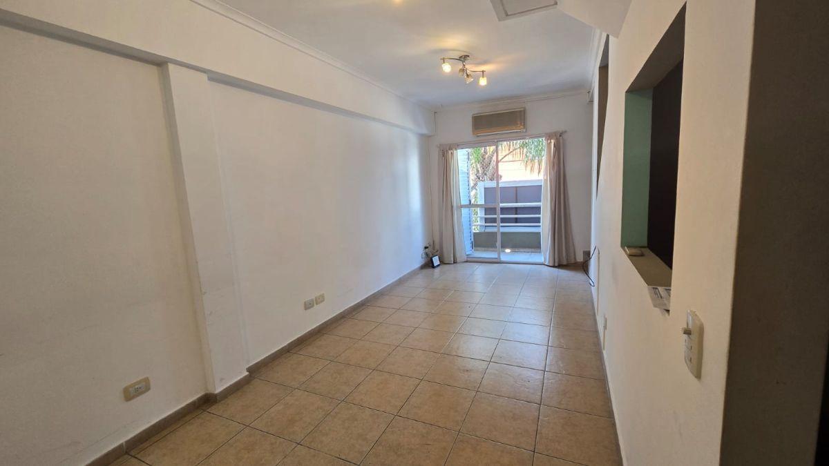 Foto de TRIPLEX EN VENTA SIN EXPENSAS EN LINIERS, imagen 1