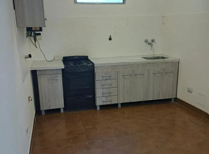 PH 3 AMBIENTES Y DEPENDENCIAS EN MONTECASTRO AL FRENTE CON PATIO Y TERRAZA 5