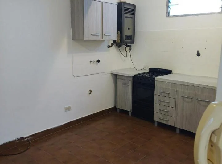 PH 3 AMBIENTES Y DEPENDENCIAS EN MONTECASTRO AL FRENTE CON PATIO Y TERRAZA 4