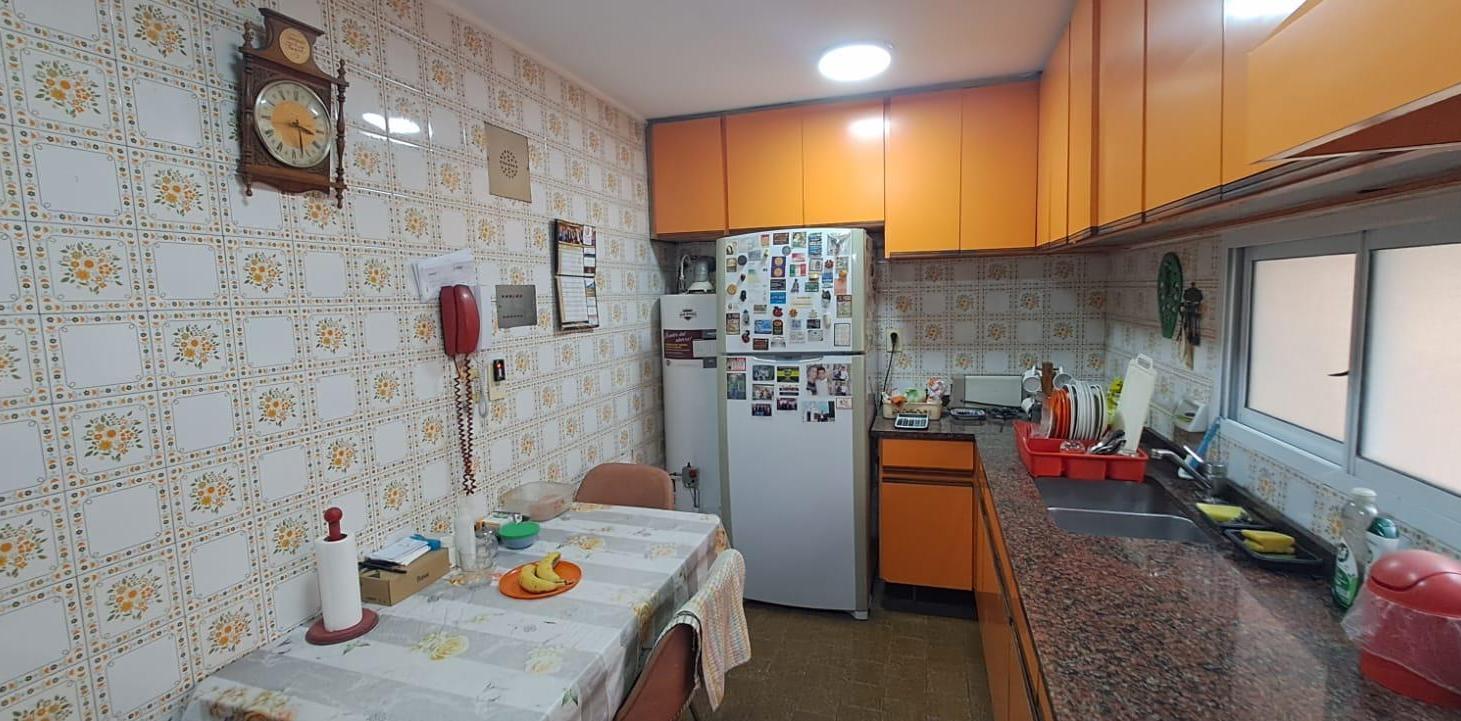 Foto de VENTA DEPARTAMENTO EN FLORES NORTE 4 AMBIENTES AL FRENTE CON BALCÓN, imagen 2