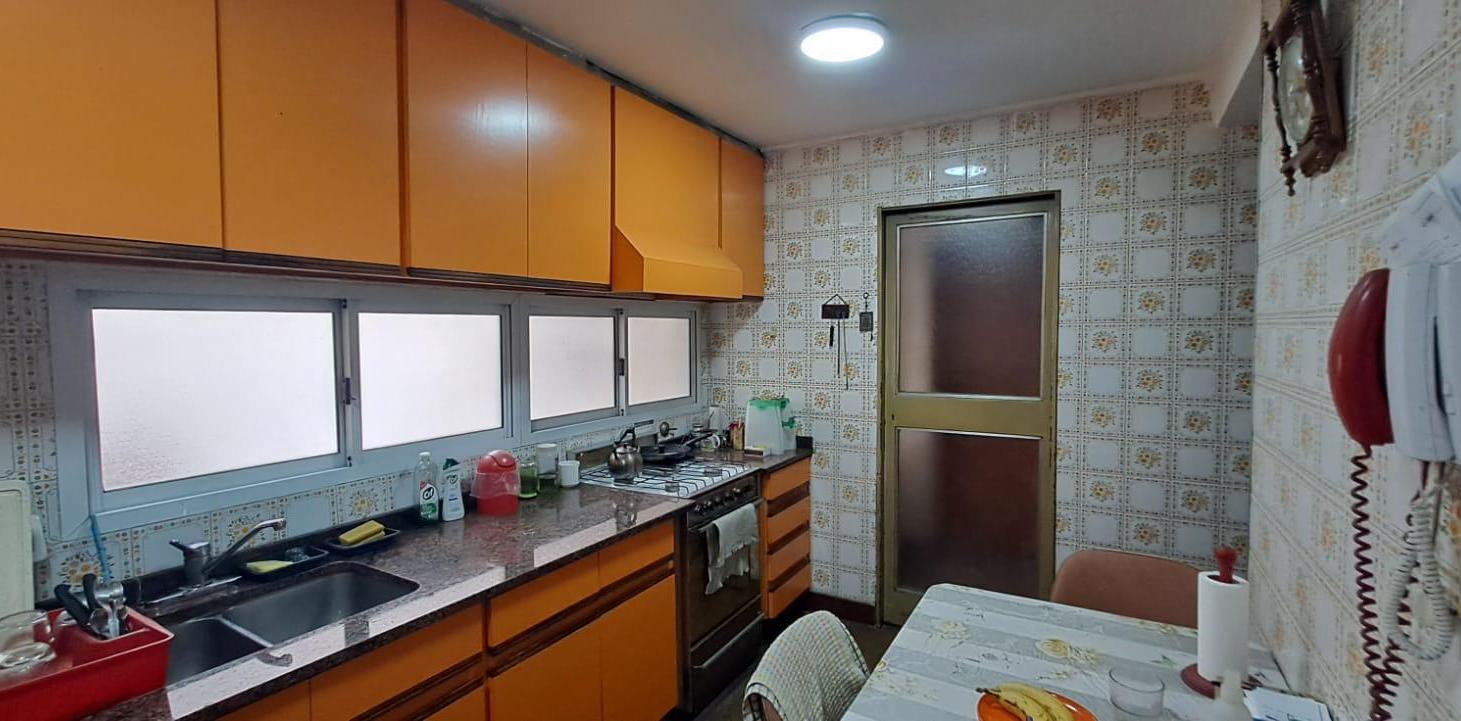 Foto de VENTA DEPARTAMENTO EN FLORES NORTE 4 AMBIENTES AL FRENTE CON BALCÓN, imagen 5