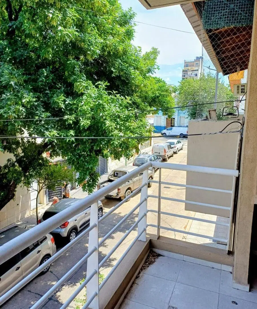 DEPARTAMENTO EN ALQUILER DE 3 AMBIENTES AL FRENTE CON BALCÓN Y PATIO MONTE CASTRO AMOBLADO EQUIPADO 5