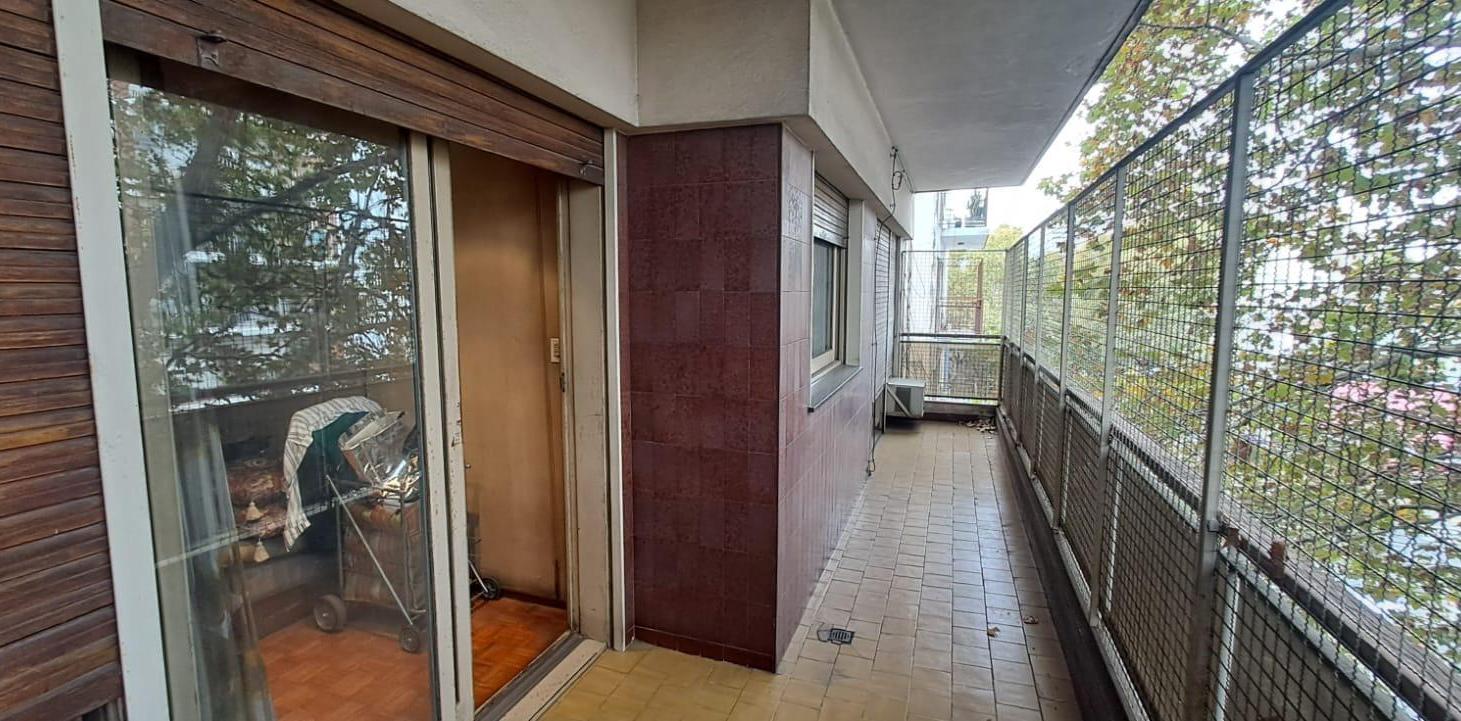 Foto de VENTA DEPARTAMENTO EN FLORES NORTE 4 AMBIENTES AL FRENTE CON BALCÓN, imagen 2