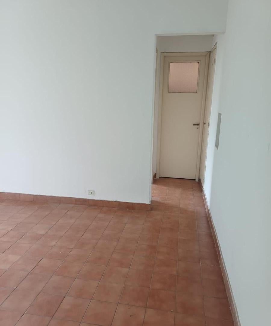 Foto de VENTA DEPARTAMENTO 2 AMBIENTES AL FRENTE CON BALCÓN EN FLORES NORTE, imagen 3