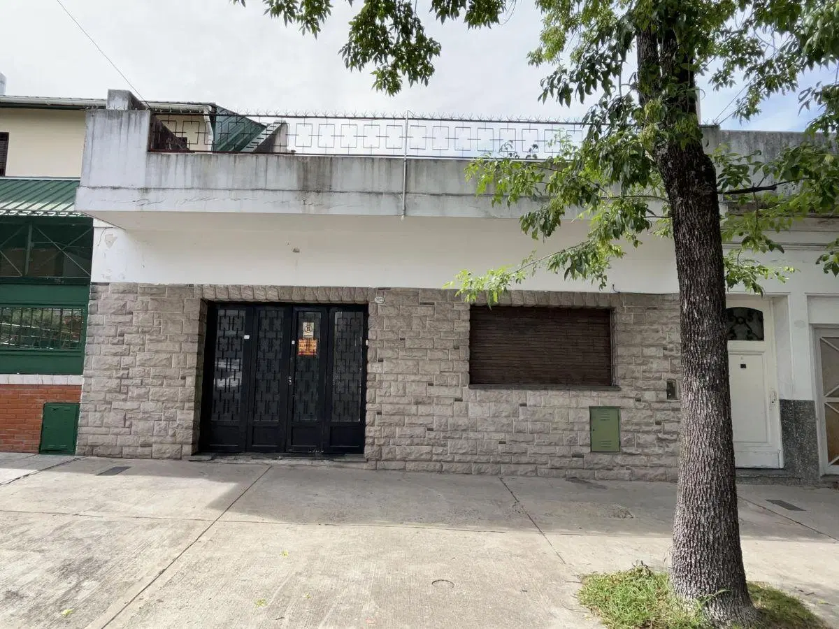 Casa a reciclar- Lote propio-Venta-Parque Chacabuco 3