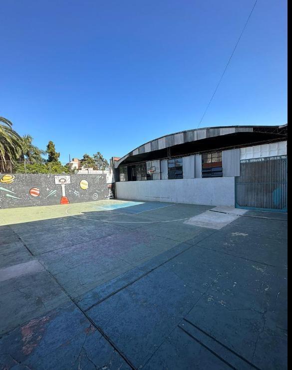 Lote en Venta 600 m² Totales (Incluye 2 Locales Al Frente Mas Galpón) 4