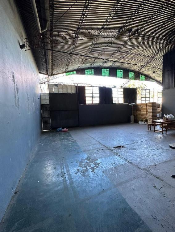 Lote en Venta 600 m² Totales (Incluye 2 Locales Al Frente Mas Galpón) 5