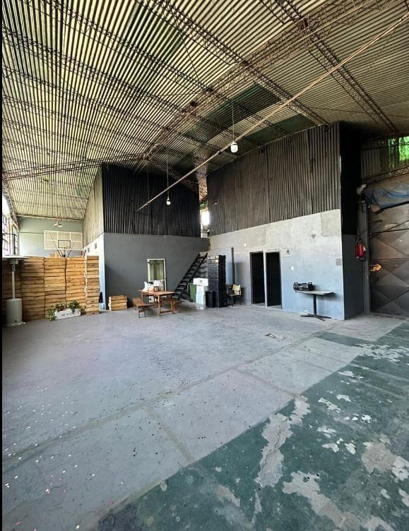 Lote en Venta 600 m² Totales (Incluye 2 Locales Al Frente Mas Galpón) 3
