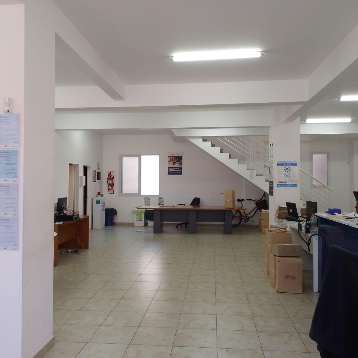 Venta de Excelente Local Comercial en Moron de 240 m² Aprox. 3