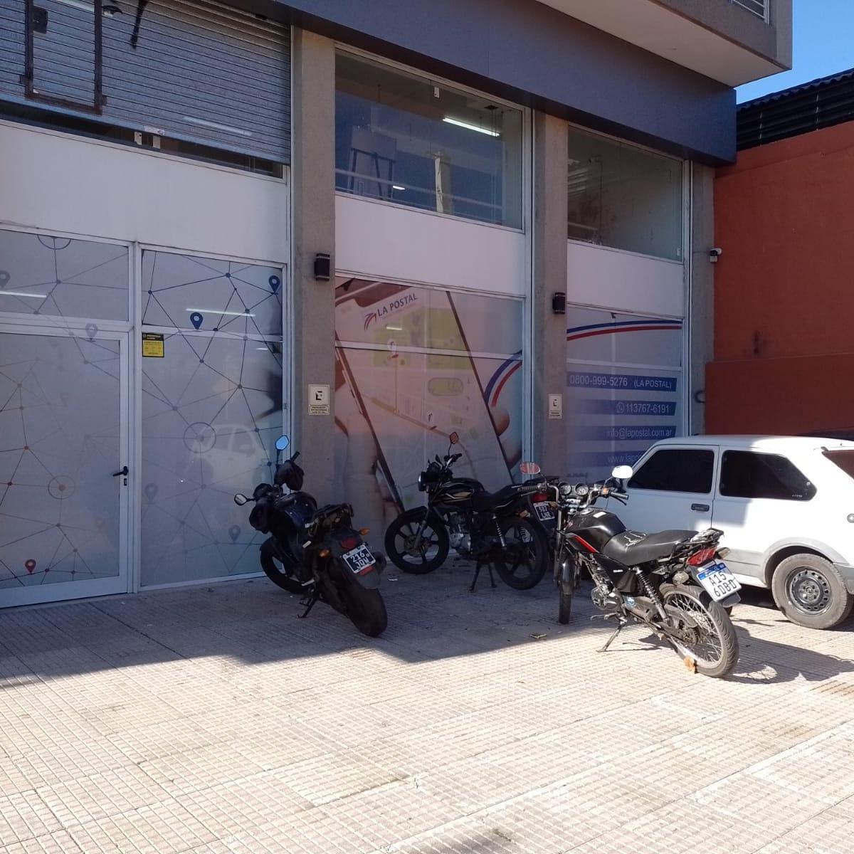Venta de Excelente Local Comercial en Moron de 240 m² Aprox. 4