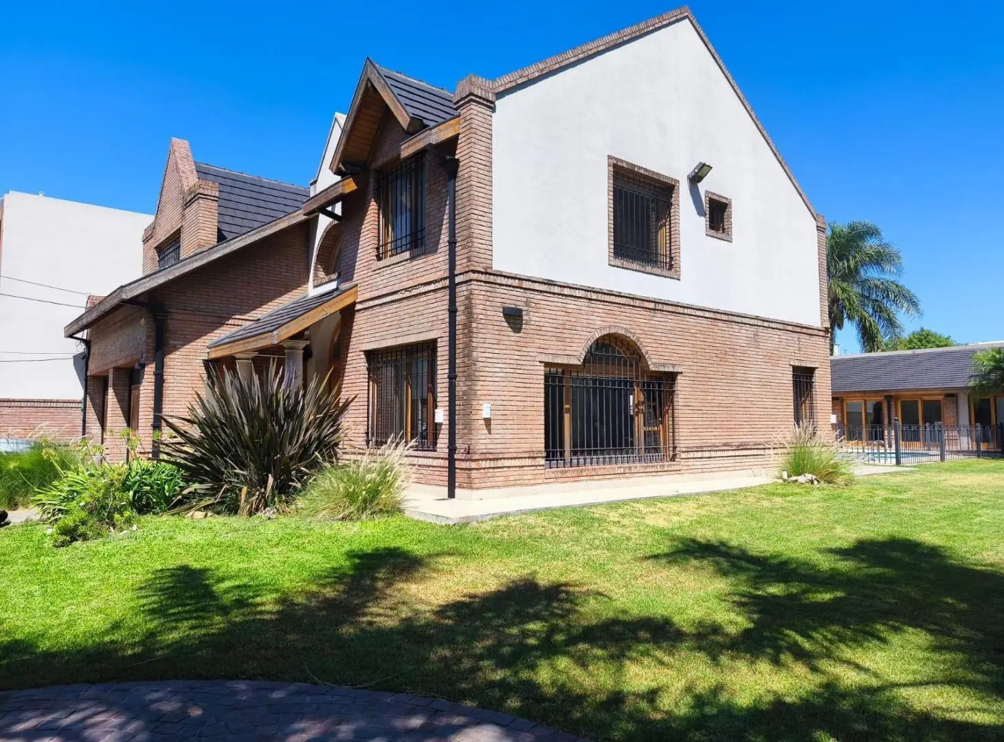 VENTA de Casa en Villa Bosch con Gran Parque, Piscina y Quincho 4