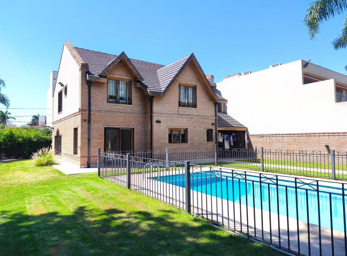 VENTA de Casa en Villa Bosch con Gran Parque, Piscina y Quincho