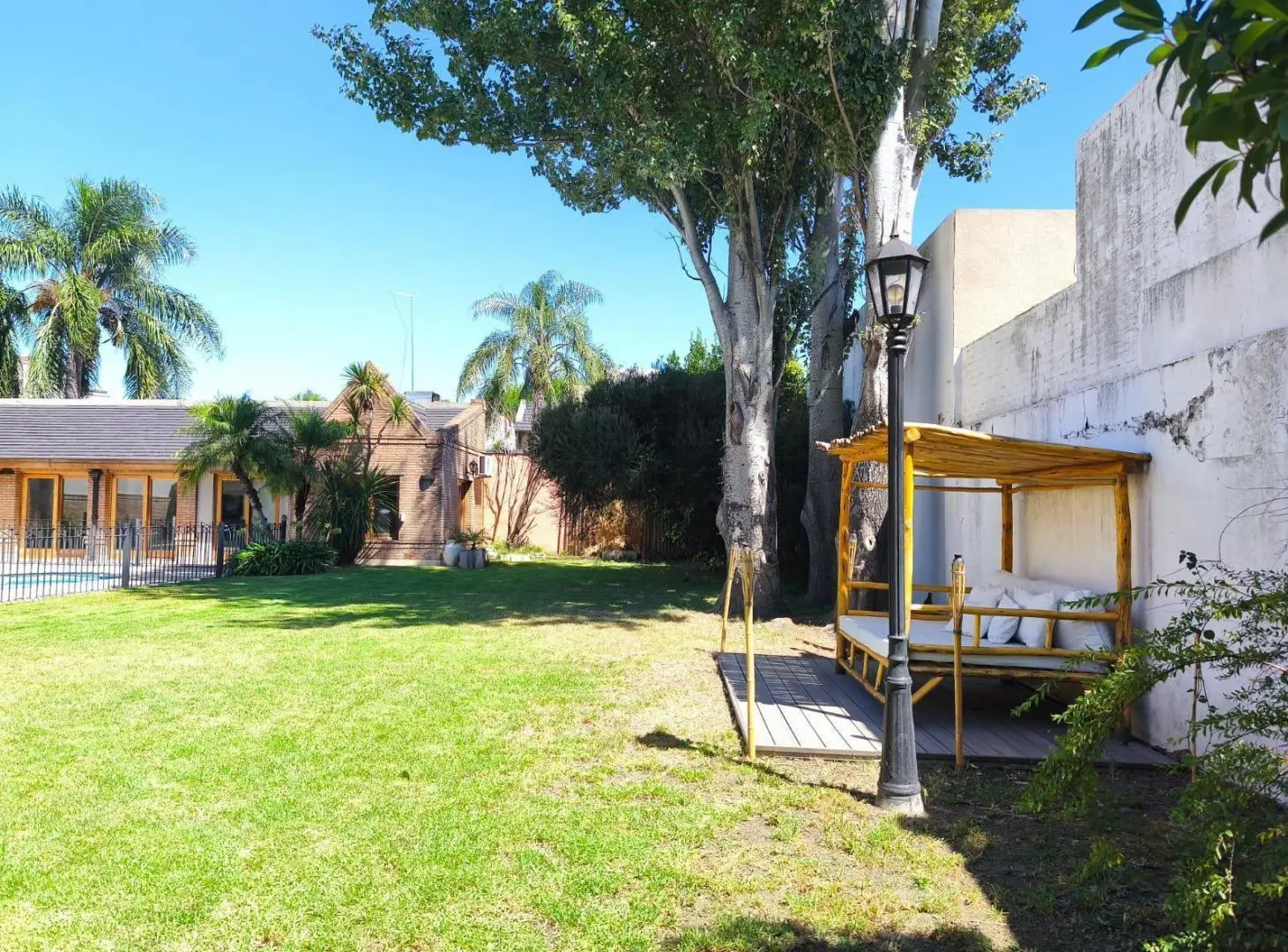 VENTA de Casa en Villa Bosch con Gran Parque, Piscina y Quincho 5