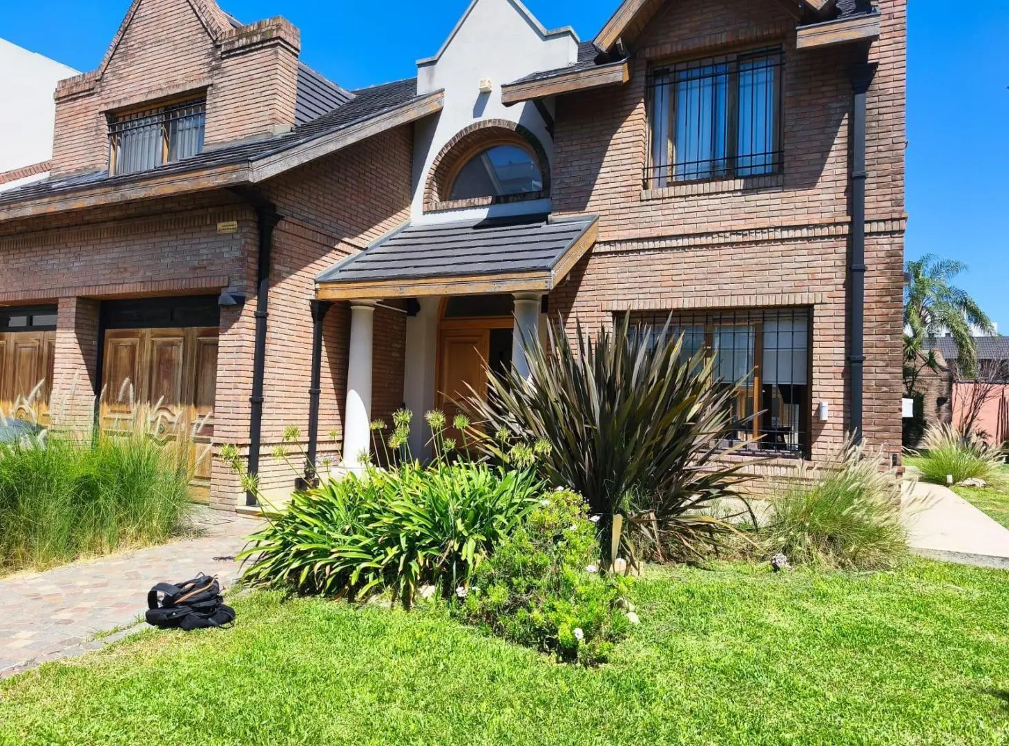 VENTA de Casa en Villa Bosch con Gran Parque, Piscina y Quincho 3