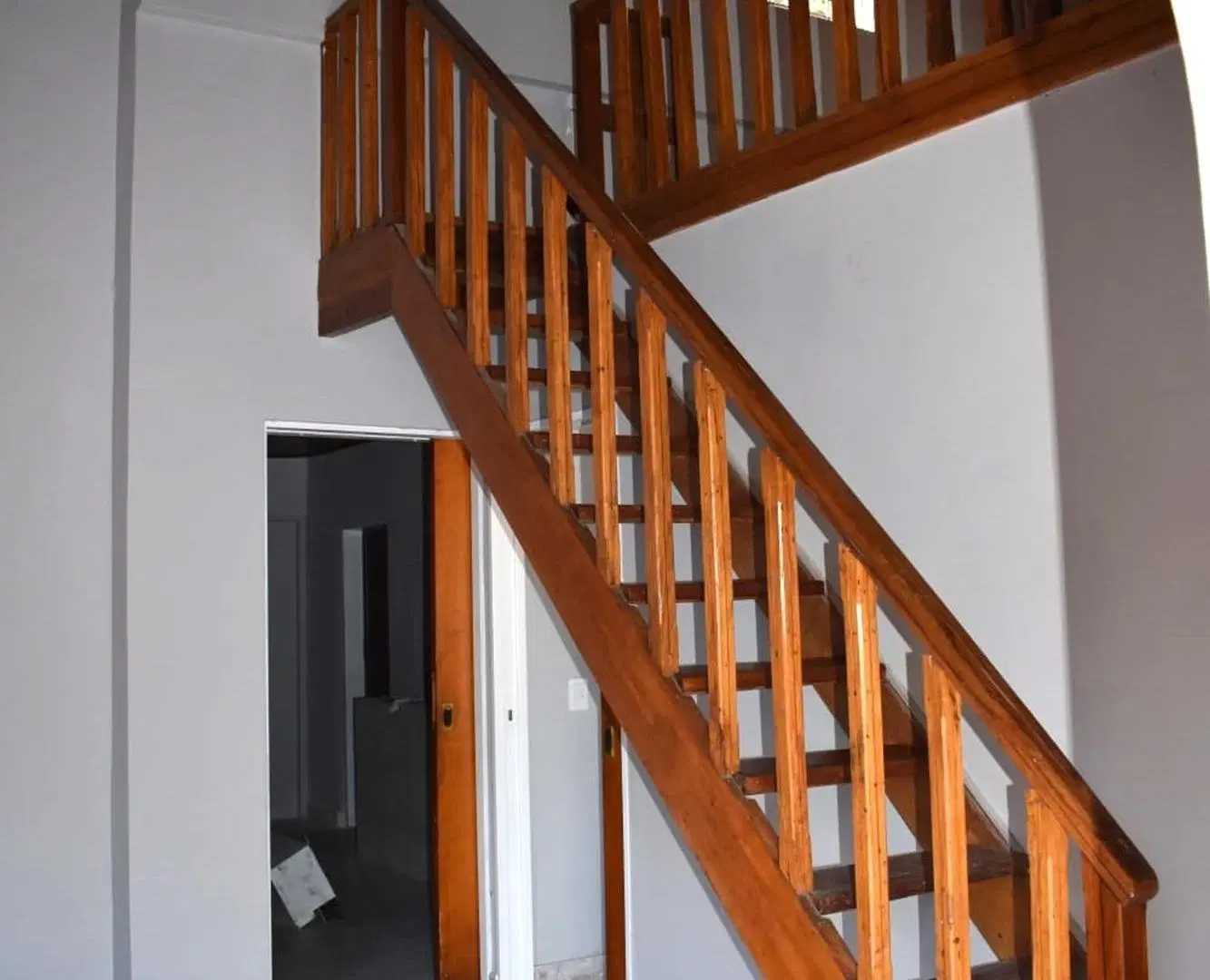 VENTA CASA MULTI-FAMILIAR RECICLADA EN MERLO 3
