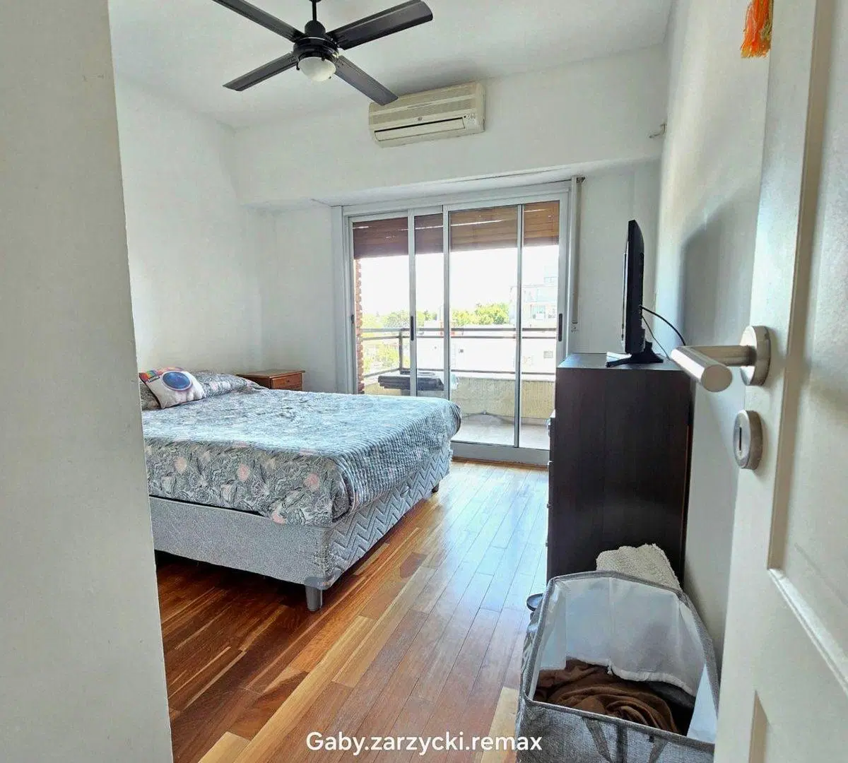 Moderno Dpto Duplex en Victoria: Amplitud y diseño 3