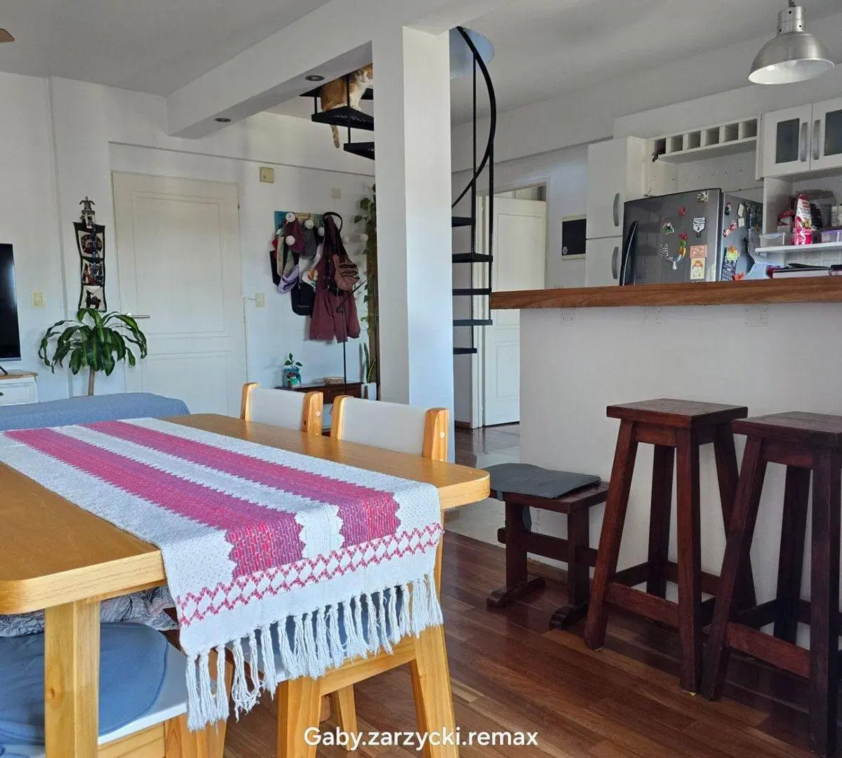 Moderno Dpto Duplex en Victoria: Amplitud y diseño 5