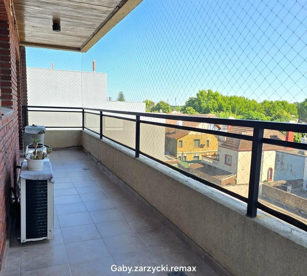 Moderno Dpto Duplex en Victoria: Amplitud y diseño 2
