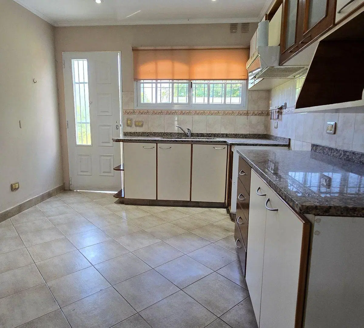 VENTA CASA 3 DORMITORIOS, PARQUE QUINCHO PARRILLA 2