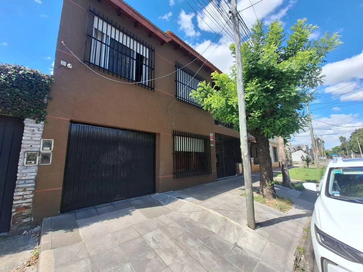 Casa en Venta 5 dormitorios en Jose Leon Suarez 2