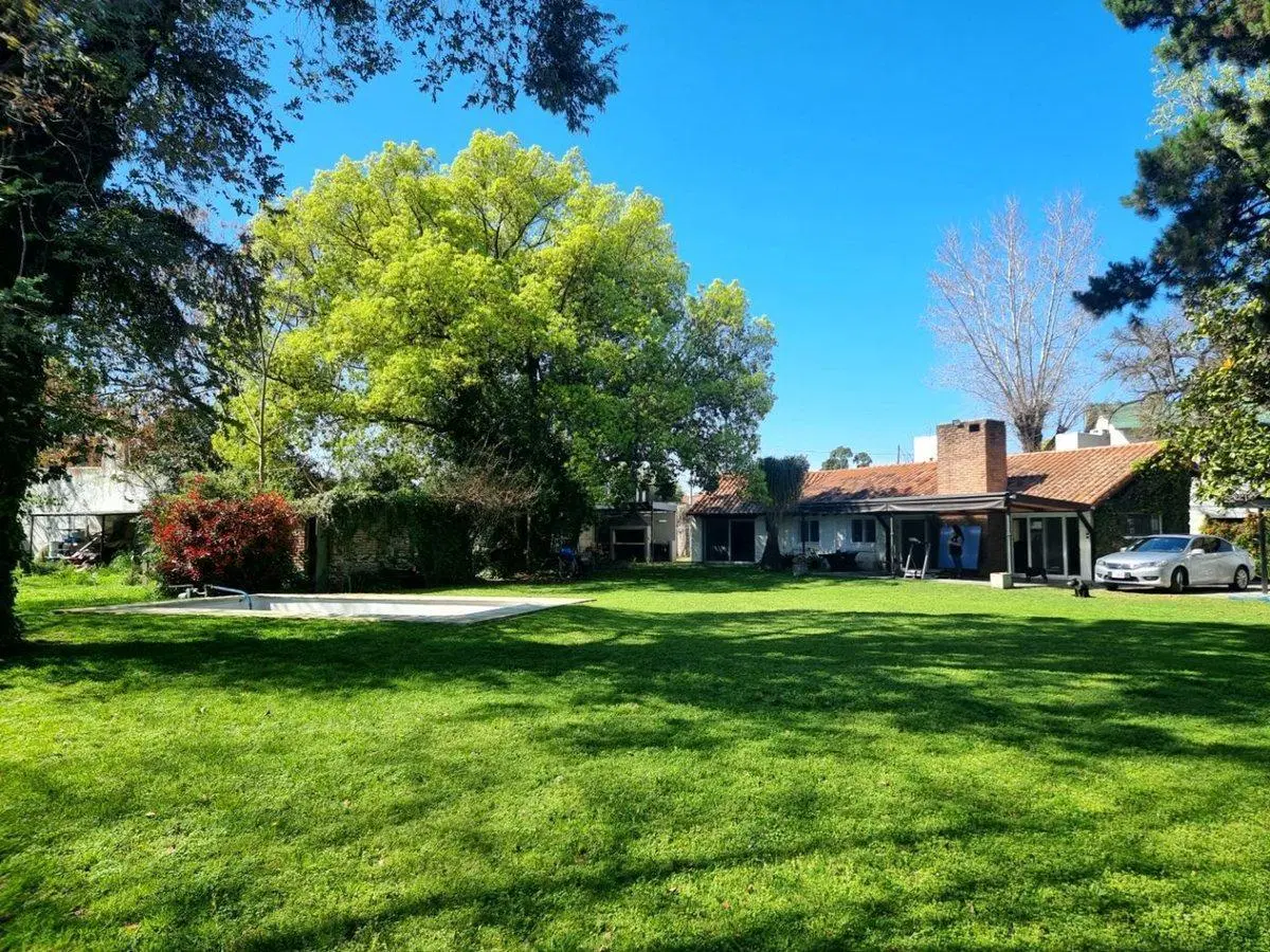 Venta Casa con terreno de 1.800m², Pablo Nogues. 4