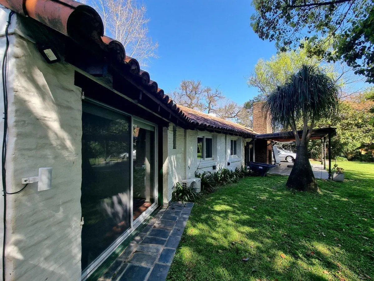 Venta Casa con terreno de 1.800m², Pablo Nogues. 2