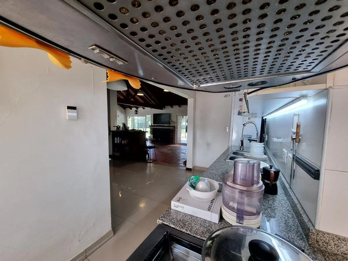 Venta Casa con terreno de 1.800m², Pablo Nogues. 3