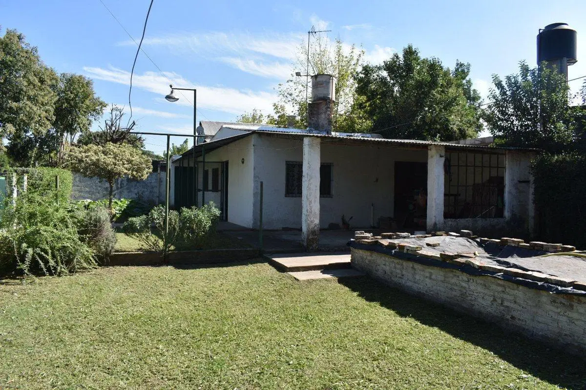 VENTA CASA CON PILETA EN MORENO 3