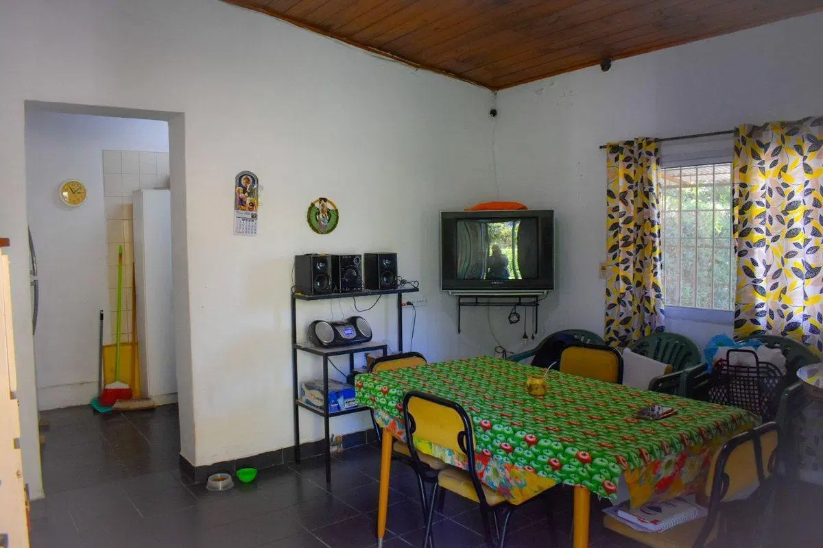 VENTA CASA CON PILETA EN MORENO 4