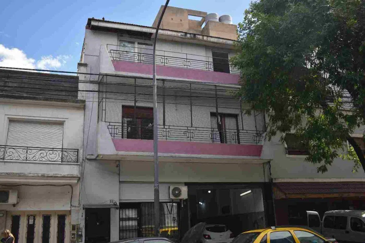 Venta local 260mtrs. Con 2 departamentos 5